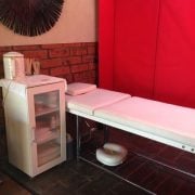 Using Mobile Room Red Color Dividers To Create Waxing Booths Within Hairdresser Studio - Portable Partitions