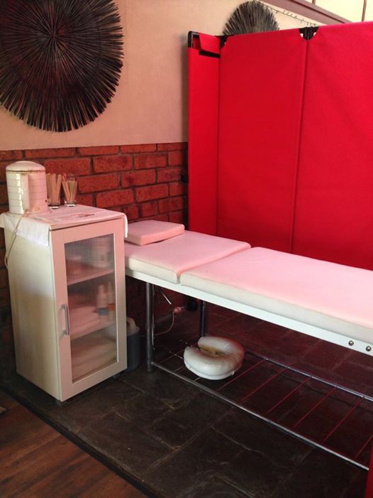 Using Mobile Room Dividers To Create Waxing Booths Within Hairdresser Studio