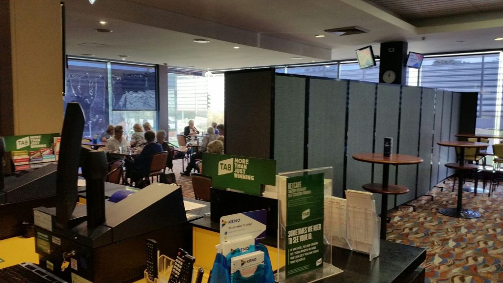 A Country Club Using Mobile Partitions to Add Rooms and Initiate Social Interaction