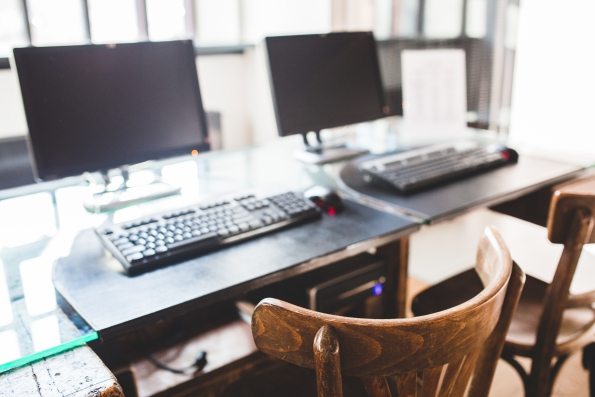 Hot Desking: A Look at a Hot Workplace Concept with Mixed Temperature Results