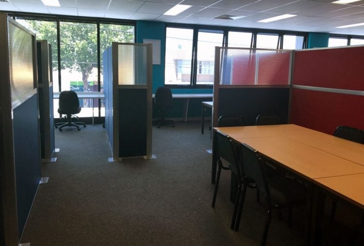 Real estate agent creates pockets of privacy with the Acoustic Panel Modular Workstation Partition System